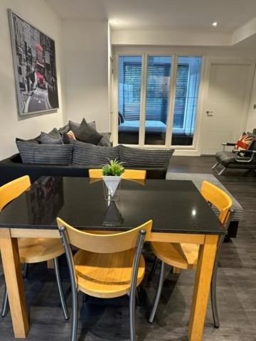 Stunning Flat With Parking Free Near Sutton Station Apartment Cheam Luaran gambar