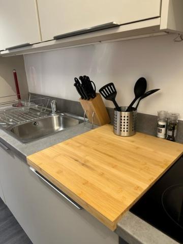 Stunning Flat With Parking Free Near Sutton Station Apartment Cheam Luaran gambar