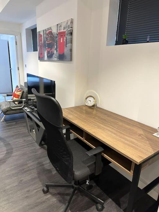 Stunning Flat With Parking Free Near Sutton Station Apartment Cheam Luaran gambar