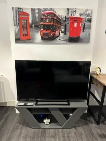 Stunning Flat With Parking Free Near Sutton Station Apartment Cheam Luaran gambar
