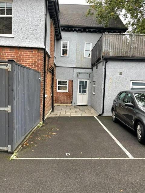 Stunning Flat With Parking Free Near Sutton Station Apartment Cheam Luaran gambar