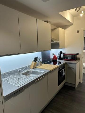 Stunning Flat With Parking Free Near Sutton Station Apartment Cheam Luaran gambar