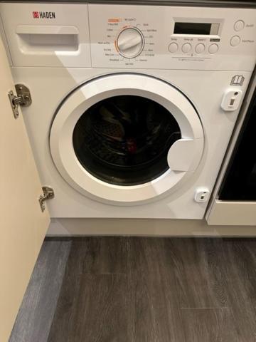 Stunning Flat With Parking Free Near Sutton Station Apartment Cheam Luaran gambar